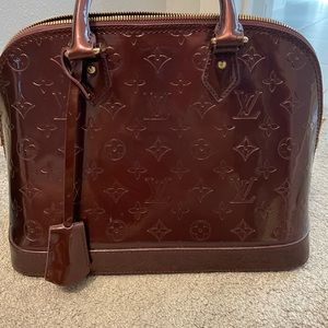 Mid- size handle bag. Great condition.